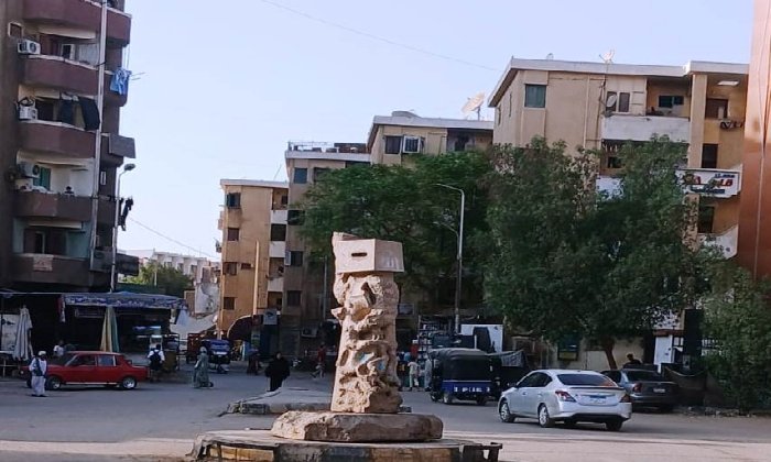 الاستعانة بأحد أعمال السمبوزيوم لتجميل ميدان النفق في أسوان