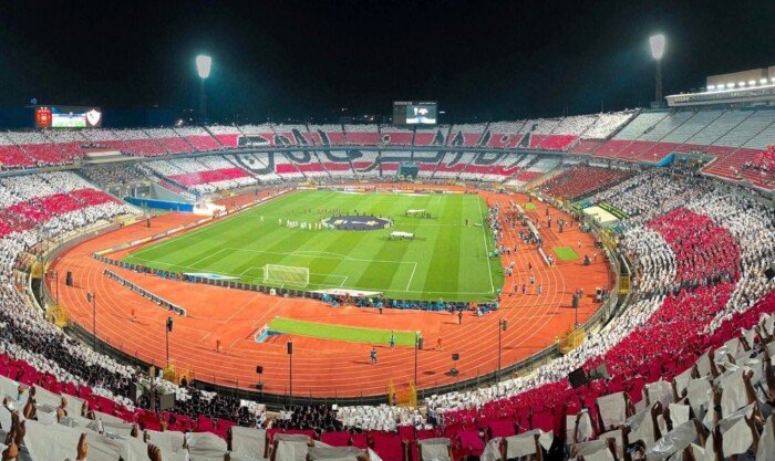 لاعبو الزمالك يهدون الجماهير قميصين بالرقم «1» قبل مواجهة الاتحاد السكندري