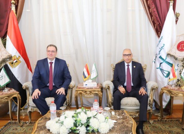 رئيس «التنظيم والإدارة» يهنئ المستشار محمود أبو الدهب بتوليه منصب رئيس مجلس الدولة