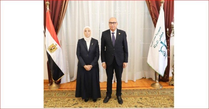 رئيسة «النيابة الإدارية» تهنئ المستشار محمود أبو الدهب برئاسة مجلس الدولة