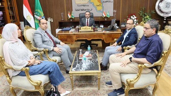 محافظ المنوفية يستعرض مع مساعد وزير الصحة الخريطة الصحية ودعم القطاع الطبي