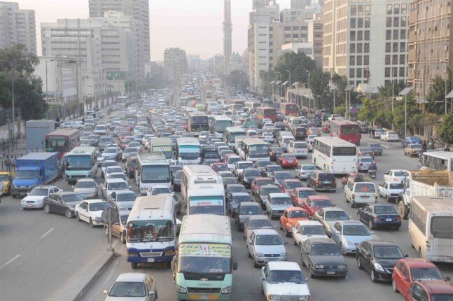 اعرف طريقك.. تباطؤ حركة السيارات بشوارع وميادين القاهرة والجيزة