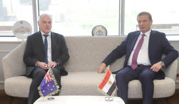 وزير الزراعة يبحث مع السفير الأسترالي سبل التعاون في تكنولوجيا إدارة الموارد المائية والزراعة الذكية