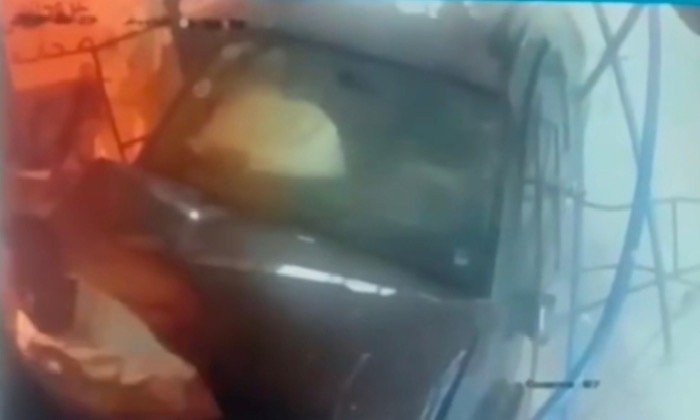مصرع عامل وإصابة صاحب فرن في حادث اقتحام سيارة مسرعة لمخبز بسبورتنج بالإسكندرية