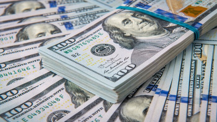 سعر الدولار يرتفع 30 قرشا.. وأذون الخزانة تجذب تدفقات بقيمة 286.7 مليون دولار