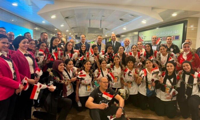 استقبال حافل لبعثة منتخب ناشئات اليد بمطار القاهرة