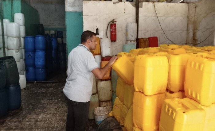 ضبط 2 طن زيت طعام و320 كيلو طحينة وعسل أسود داخل مخزن بشرق شبرا الخيمة