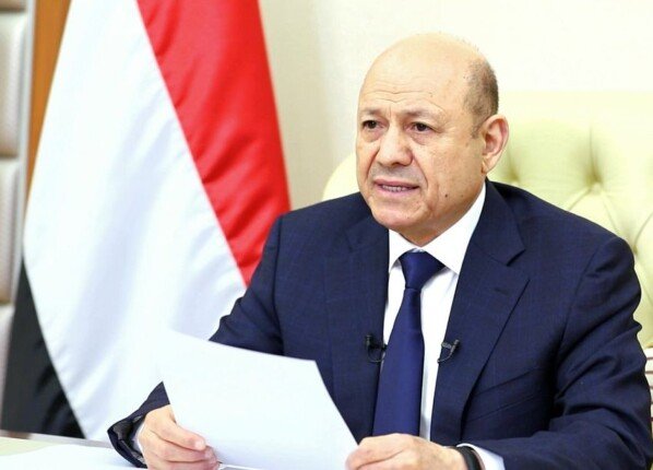 «زمن الاعتداء بلا كلفة انتهى».. العليمي: تصعيد الحوثيين اختبار لجدية المجتمع الدولي تجاه السلام في اليمن