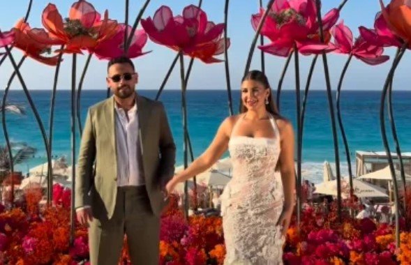 ملك قورة تلفت أنظار محبيها في حفل خطوبتها «فيديو»