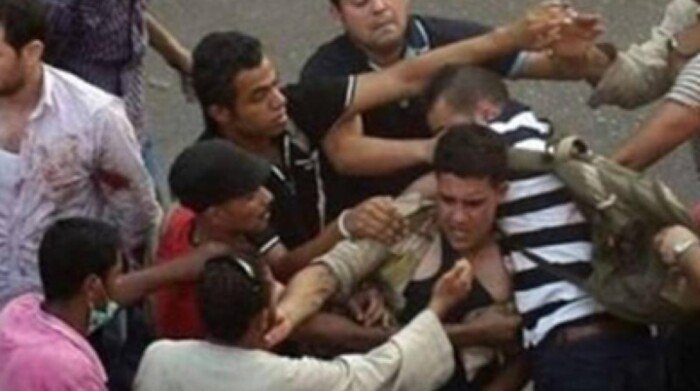 مشاجرة مسلحة بين سائقين وركاب أمام المستشفى الجامعي بالمنيا.. والأمن يتدخل