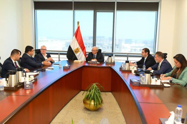 استثمارات بمليار دولار.. نائب رئيس الوزراء يبحث مستجدات برج فوربس العالمي بالعاصمة الجديدة