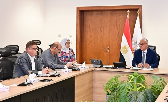 «الري» تدرس إنشاء كوبري ترعة «الغلاسي» بقنا وتغطية مصرف «اللبيني» بالجيزة