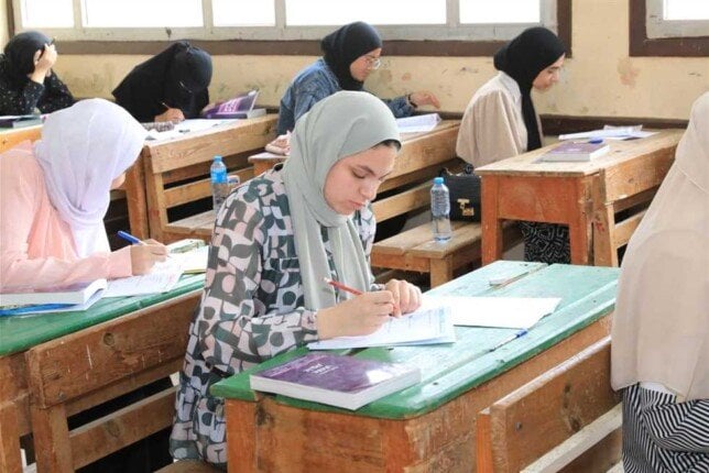 هروبا من فخ الكيانات الوهمية.. كيف يختار طلاب الثانوية العامة مؤسسة تعليمية معتمدة؟