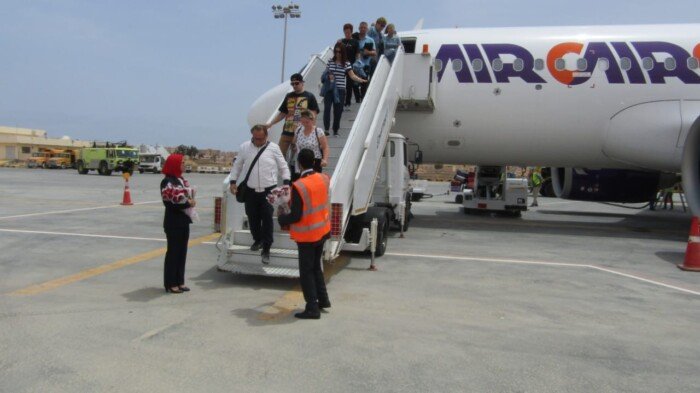 مصر ترحب بقرار روسيا فتح خطوط جوية مباشرة إلى مطاري برج العرب والعلمين