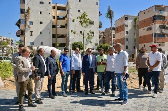 محافظ بورسعيد يتابع مشروعات التطوير بحي الزهور