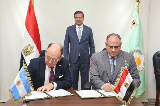 مصر والأرجنتين توقعان مذكرة تفاهم لتطوير التكنولوجيا الزراعية