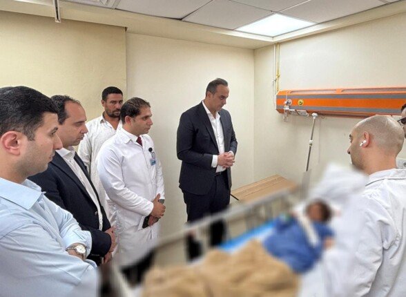 رئيس هيئة الرعاية الصحية يتفقد مصابي حادث الدواويس بالإسماعيلية