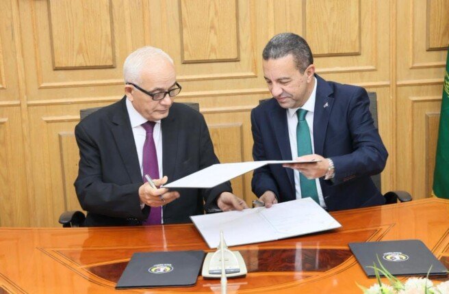 محافظ المنوفية ورئيس جامعة الريادة للعلوم والتكنولوجيا يوقعان بروتوكولات تعاون لدعم التنمية المستدامة والتعلم والابتكار