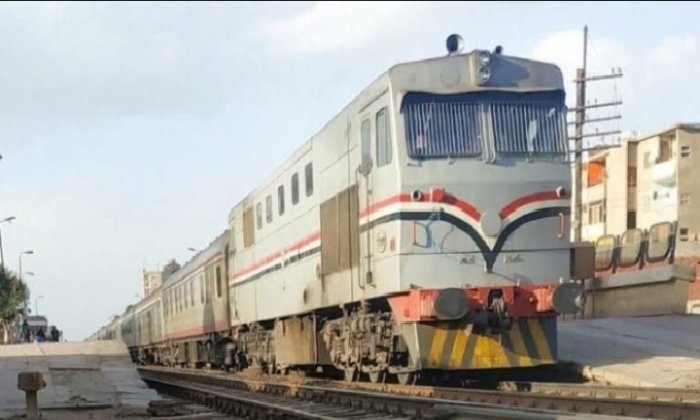 لتطوير الإشارات.. غلق مزلقان «السبع عيون» بقوص 15 يوماً وهذه هي الطرق البديلة