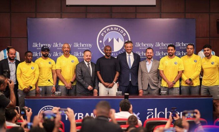 بيراميدز يقدم رولاني موكوينا ويعلن راعيه الجديد استعدادًا للموسم الجديد