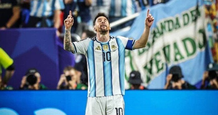 ميسي يعلن نهاية رحلته مع منتخب الأرجنتين بعد رحلة حافلة بالإنجازات