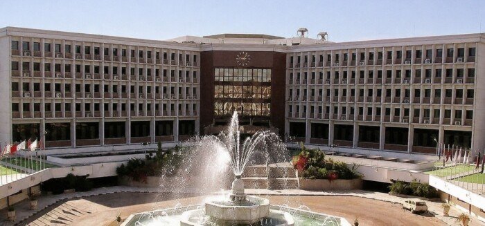 ممرضة تسكب البنزين داخل مكتب تمريض بمستشفيات جامعة أسيوط والعمال ينقذون الموقف