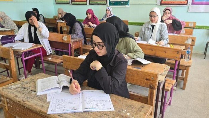 هل تختلف ضوابط التقديم لحاملي البكالوريا عن الثانوية العامة في الجامعات؟.. «التعليم» تحسم الجدل