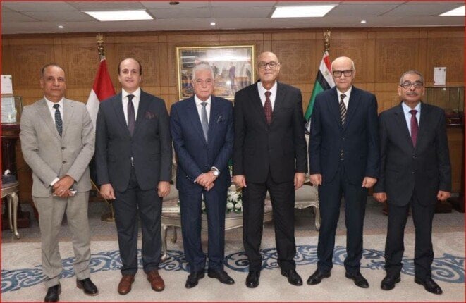 رئيس هيئة قضايا الدولة يستقبل مستشار رئيس الجمهورية للتنمية المحلية لتهنئته بمنصبه الجديد
