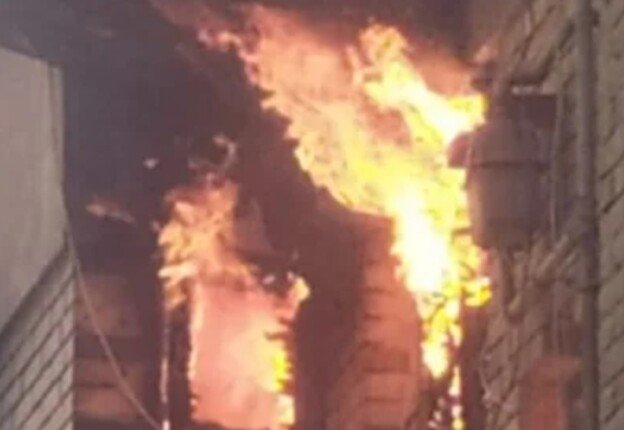 الدفع بـ 4 سيارات إطفاء وسيارتي إسعاف للسيطرة على حريق عقار في بنها