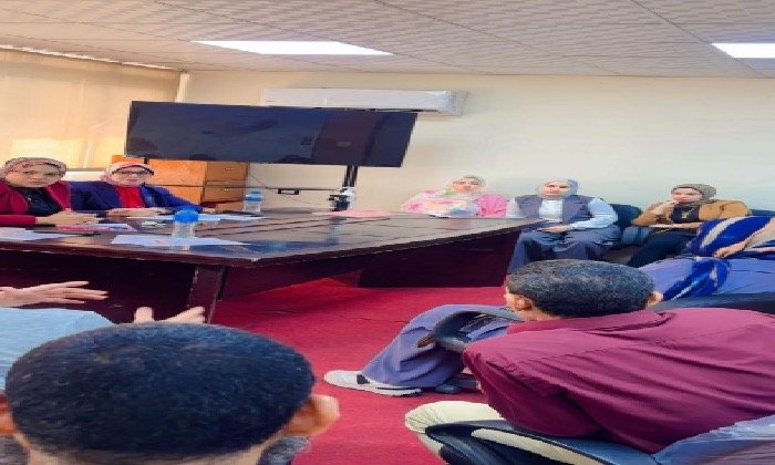 «صحة قنا» تستعرض سبل تسريع قرارات العلاج على نفقة الدولة