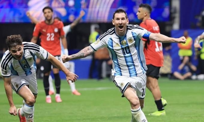 كواليس مرعبة في مونديال 2026.. تهديدات باستهداف ميسي ورونالدو وآلاف الرسائل لحكم مباراة مصر والأرجنتين