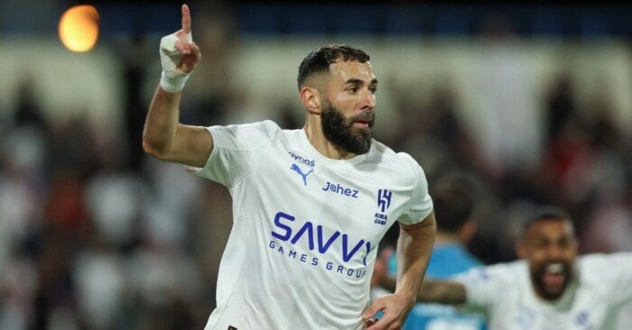 هل يلعب كريم بنزيما بجوار محمد صلاح في طرابزون سبور؟.. الفرنسي يرد