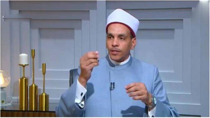 هل يجوز تبني طفل بدلًا من الكفالة؟.. أمين الفتوى يوضح الشروط