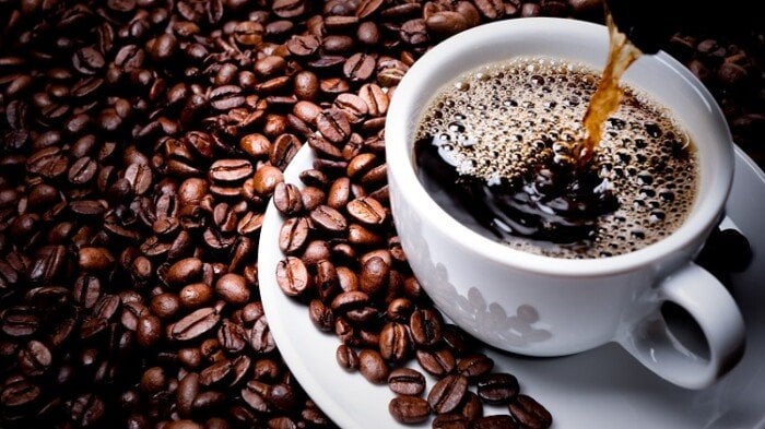 فوائد وأضرار شرب القهوة على الريق.. لا تتجاهل إحساس الحموضة