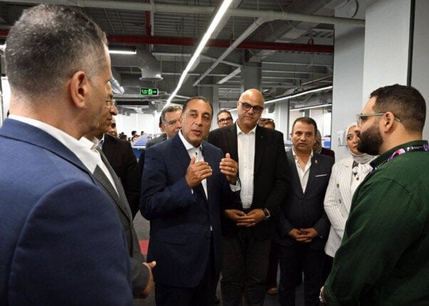 رئيس الوزراء: الحكومة حريصة على دعم قطاع خدمات التعهيد وتعزيز قدرته لتوفير فرص عمل للشباب