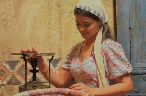 طبيبة وملكة جمال وبطلة جمباز.. من هي لجين خليفة نجمة كليب «لولا البنات»؟
