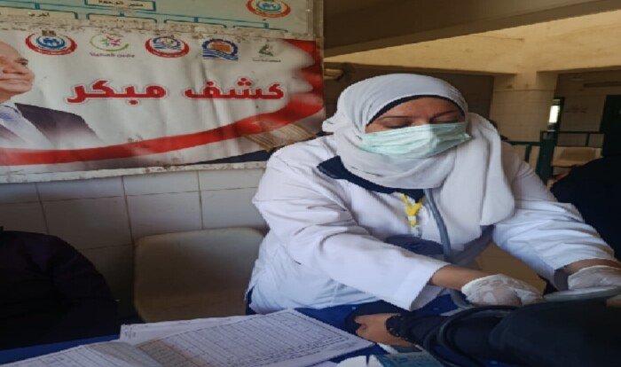 الكشف على 677 مواطنًا خلال قافلة طبية مجانية في قنا