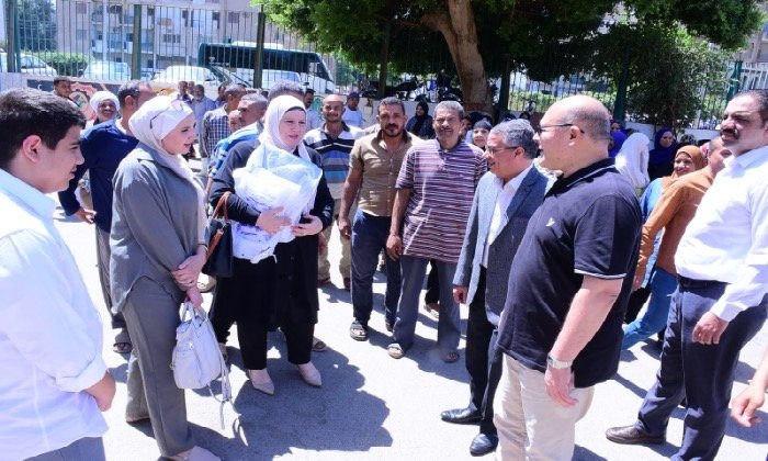 رئيس جامعة سوهاج يستعرض آخر استعدادات استقبال الطلاب المغتربين