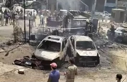 السيطرة على حريق 4 سيارات داخل جراج بشبرا الخيمة