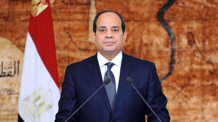 الرئيس السيسي يوجه محافظ الإسماعيلية بإزالة آثار حادث طريق الدواويس وتقديم العزاء لأهالي الضحايا