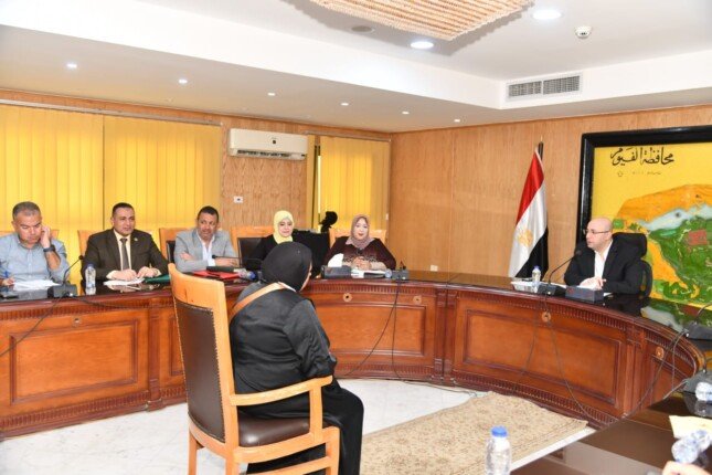 محافظ الفيوم يوجه بإجراء الفحص الطبي اللازم لزراعة قرنية بالعين لفتاة من الأولى بالرعاية