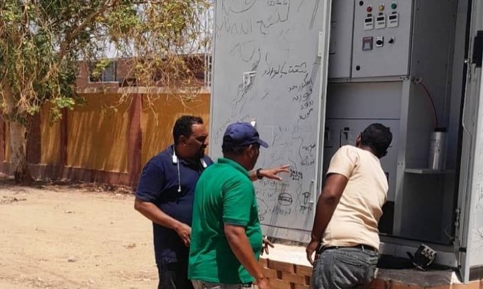 استجابة لشكاوى الأهالي.. صيانة أعطال الإنارة ورفع كفاءة الطرق بمركز نصر النوبة