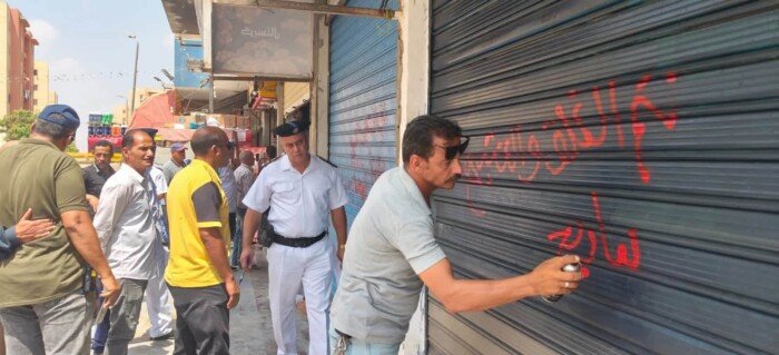 تشميع ورفع 8 عدادات لمحال تجارية غير مرخصة بمنطقة الحرية بالعبور الجديدة