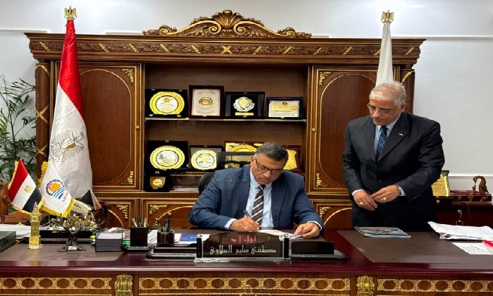 محافظ قنا يعتمد حركة نقل وندب لـ1165 معلمًا لتحقيق الاستقرار الوظيفي