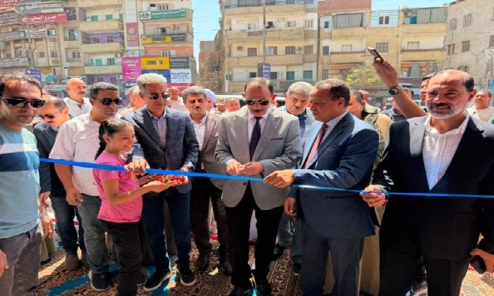 محافظ سوهاج ورئيس الغرفة التجارية يفتتحان معرض «أهلاً مدارس» بميدان العروبة
