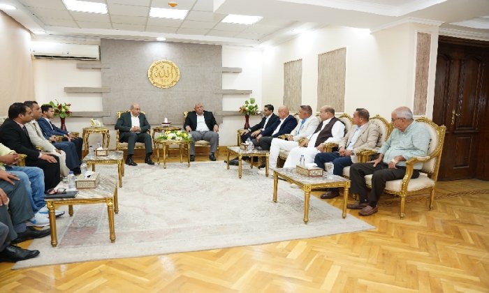 وزير الطيران المدني ومحافظ مطروح يبحثان تنشيط الحركة الجوية والسياحية بالمحافظة