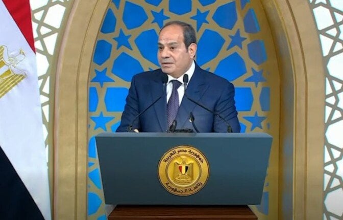 «الاستماع للمواطنين ومحاسبة المخالفين».. توجيهات عاجلة من الرئيس السيسي للمحافظين
