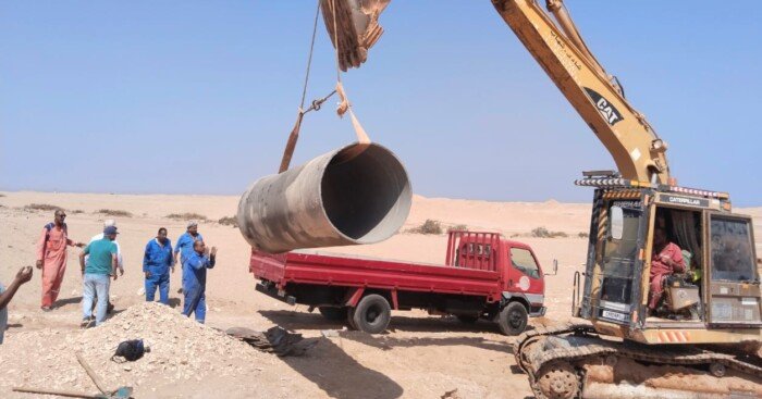 مياه البحر الأحمر تعلن الانتهاء من إصلاح كسر خط مياه الكريمات وبدء تشغيل المياه علي الخط