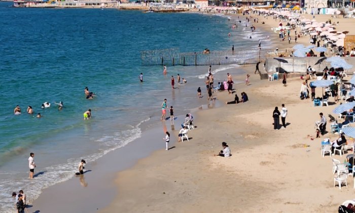 بسبب اضطراب البحر.. حفل ترفيهي لرواد شاطئ ستانلي بالإسكندرية مجانًا اليوم
