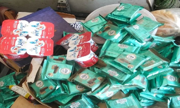 إعدام 20 كجم أغذية منتهية الصلاحية في حملة رقابية بأسوان